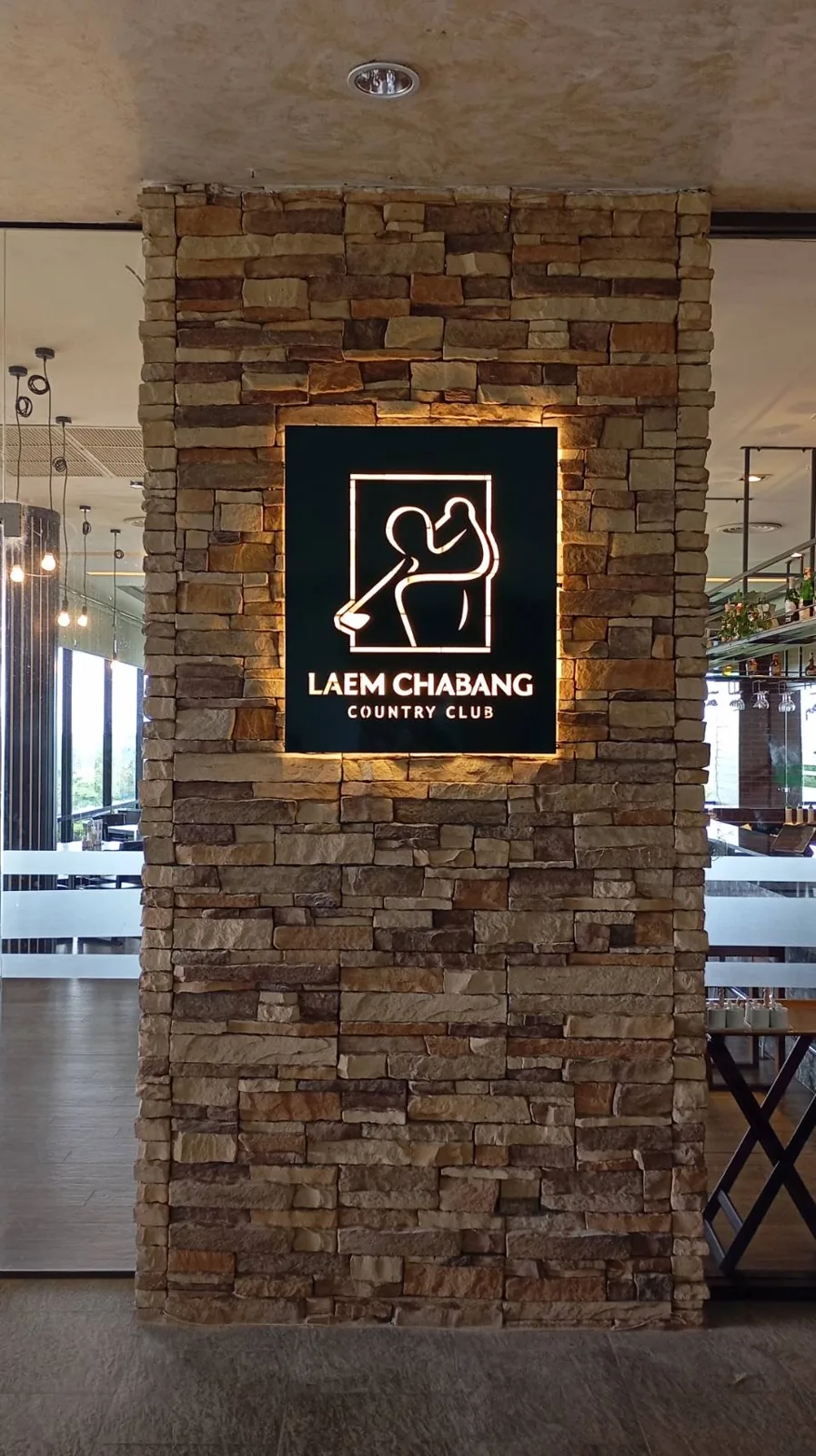 ชุดป้ายไฟตัวอักษรและโลโก้ LAEM CHABANG COUNTRY CLUB ภาพที่ 4